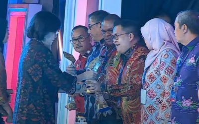 Rendi Solihin Wakili Pemkab Kukar Terima Dua Penghargaan Bergengsi di Rakornas P2DD 2023